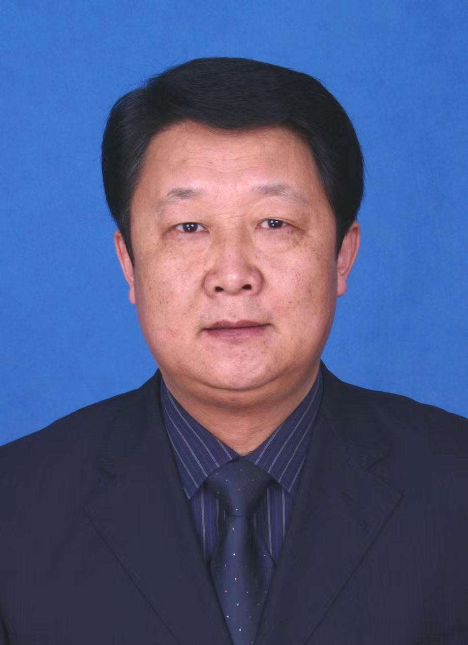 朝伦巴根